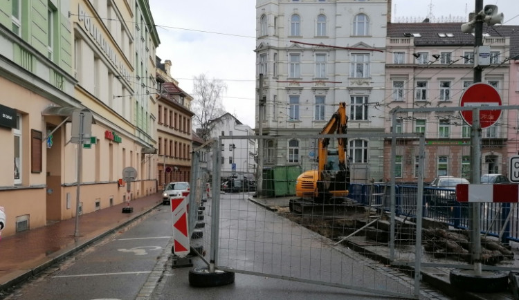 Na Sadech budují podzemní kontejnery na tříděný odpad. Hotovo bude v květnu