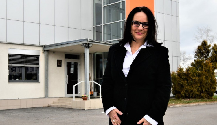 Správu a údržbu silnic povede žena. Do vedení zvolili krajští zastupitelé Andreu Jankovcovou