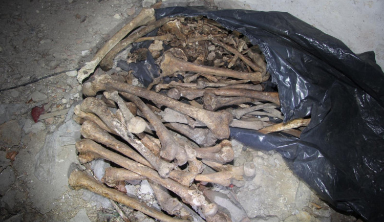 Další nález lidských ostatků na jihu Čech. Žena objevila tři pytle s kostmi dolních i horních končetin