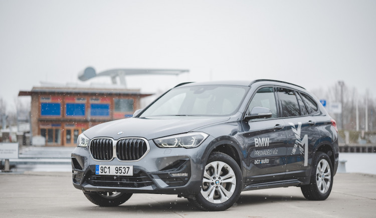 Parťák na výlet i sluha pro služební cesty. BMW X1 dokázalo skloubit luxus a kompaktnost za přijatelnou cenu