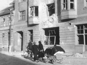 Před 76 lety se cílem spojeneckých náletů stala jihočeská nádraží.