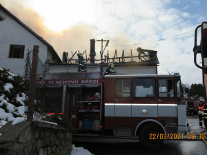 Majitel hořícího domu odmítl pomoc od záchranných složek