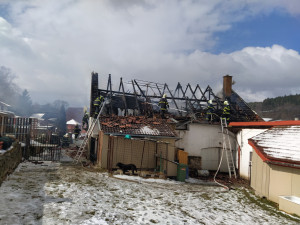 Majitel hořícího domu odmítl pomoc od záchranných složek