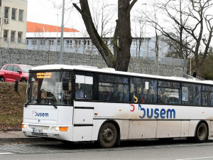 Jihočeský kraj dá dopravcům 100 milionů jako náhradu za pandemii