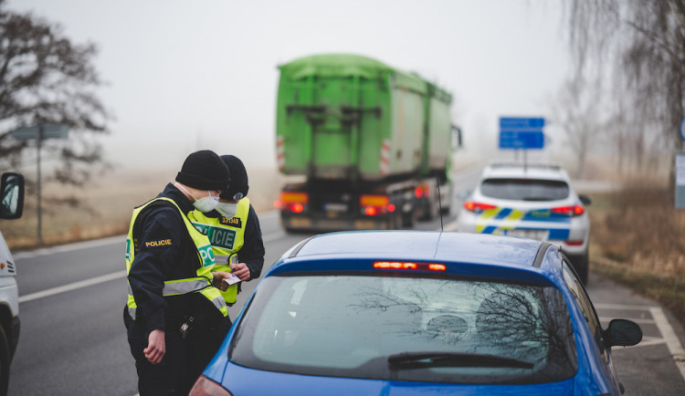 Ministerstvo dopravy plánuje změnu bodového systému, neplatičům pokut bude policie zabavovat značky