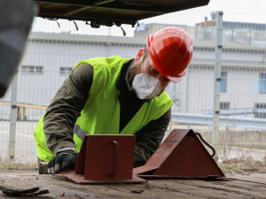 Strakoničtí vojáci nakládali techniku na železnici. Rozhodovaly milimetry i lidská důvěra