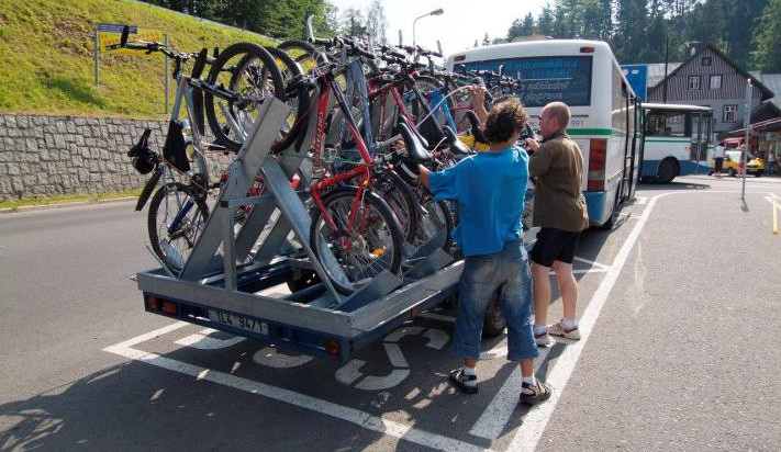 Speciální letní autobusová linka by měla propojit Dačice a Frymburk