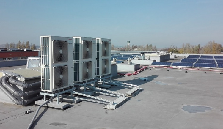 Cena za teplo v Česku každoročně stoupá. Majitelé domů proto stále častěji volí tepelná čerpadla