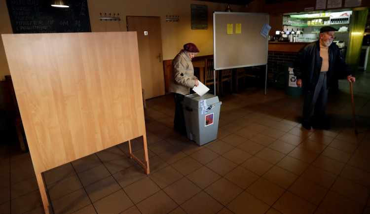 Financování politických stran pod kontrolou. Nový web monitoruje 157 stran a hnutí