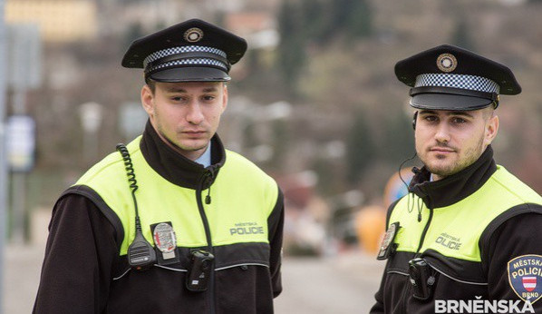 Brněnský vlkodlak. Na strážníky vyl, poté je chtěl pokousat