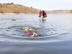 Při prohledávání Orlíku našli policejní potápěči tři lidská těla