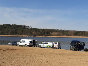 Při prohledávání Orlíku našli policejní potápěči tři lidská těla