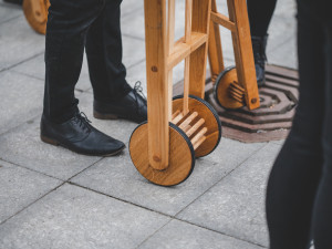 Zvony kostelů v Českých Budějovicích od čtvrtka nahradily zvuky velkých hrkaček