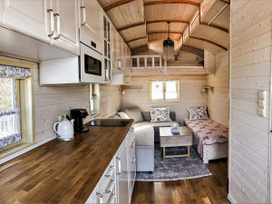 Za šest měsíců proměnil Ondřej Vácha maringotku v rodinný klenot, teď se mu hrnou další zakázky