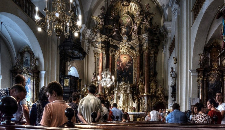Křesťané si dnes připomínají zmrtvýchvstání Ježíše Krista