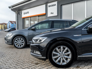 Zájem o ojeté vozy stále roste, potvrzují prodejci. S nákupem doporučují neotálet