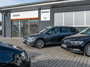 Zájem o ojeté vozy stále roste, potvrzují prodejci. S nákupem doporučují neotálet