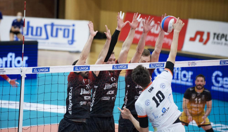 Jihostroj padl i v druhém finálovém zápase. Série se přesouvá do Karlových Varů