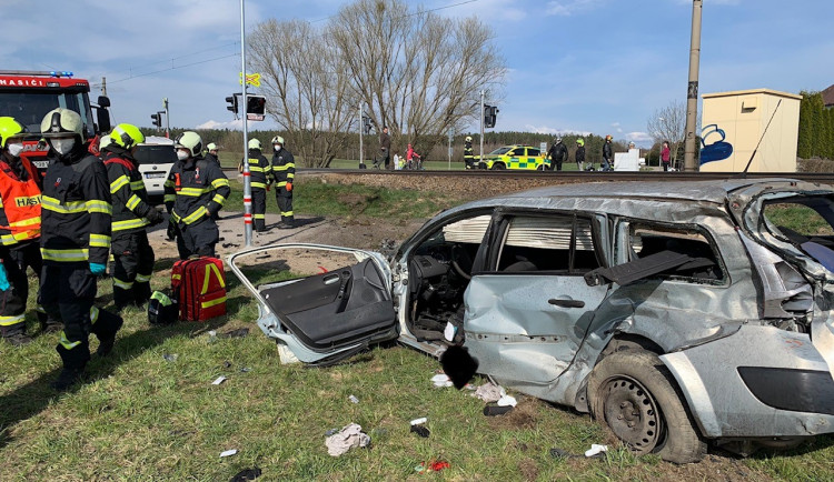 Další nehoda na železnici. Mezi Budějcemi a Hlubokou se střetl nákladní vlak s automobilem