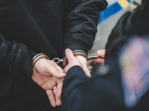 Cizinec se s autem sotva držel na silnici. Nadýchal téměř tři promile