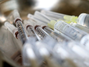 K očkování se ode dneška mohou registrovat zbývající chroničtí pacienti