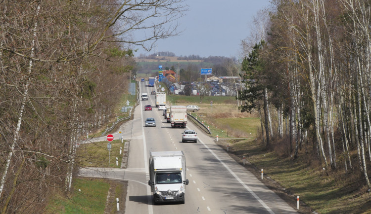Stavba obchvatu Olbramovic začala. Tříkilometrová přeložka začne řidičům sloužit v roce 2023.