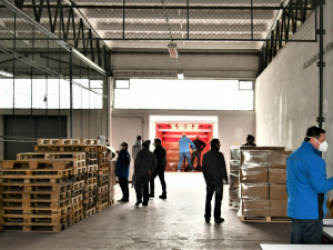 Krajský úřad rozváží roušky do škol. Ochranné prostředky putují do 288 zařízení