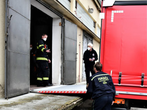 Krajský úřad rozváží roušky do škol. Ochranné prostředky putují do 288 zařízení