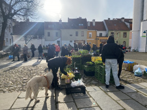 Na Piaristické náměstí se vrátily farmářské trhy