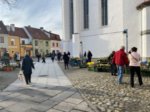 Na Piaristické náměstí se vrátily farmářské trhy