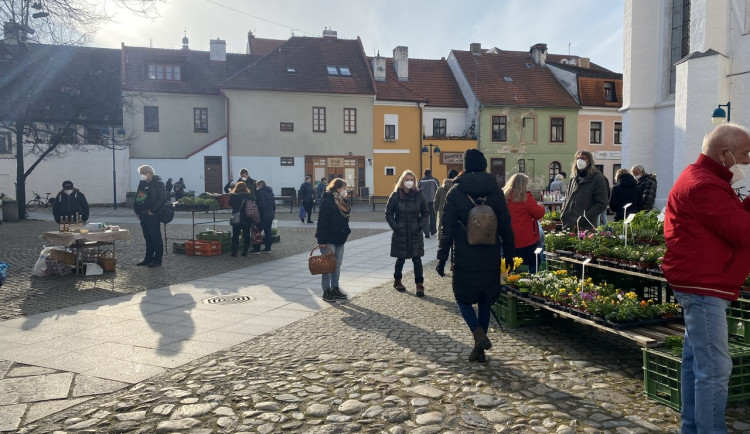 Na Piaristické náměstí se vrátily farmářské trhy