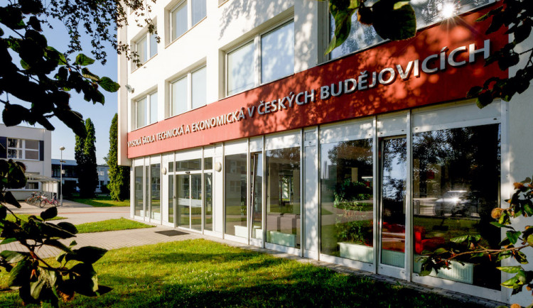 Vydejte se vstříc novým znalostem. Centrum celoživotního vzdělávání na VŠTE otevírá další zajímavé kurzy pro veřejnost