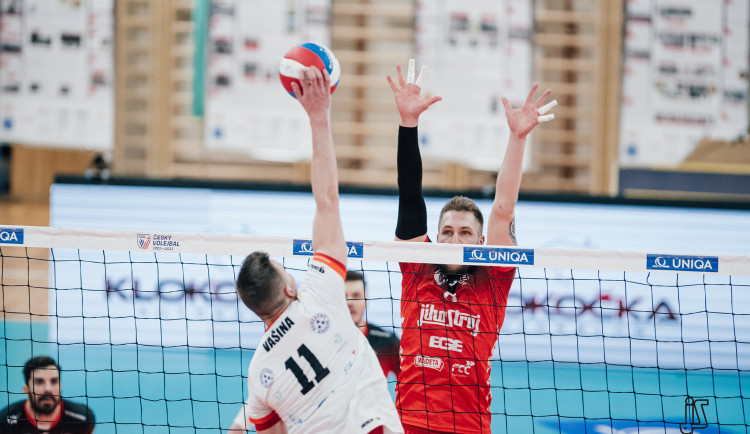 Jihostroj padl. Volejbalisté Karlovarska získali druhý extraligový titul