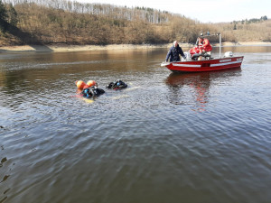 Policejní potápěči nalezli další tělo v orlické přehradě