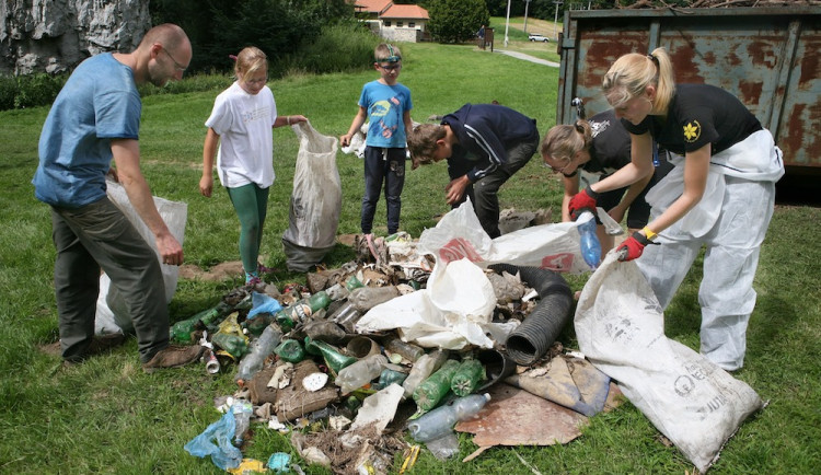 Do akce Ukliďme svět se zapojila i řada místa na jihu Čech