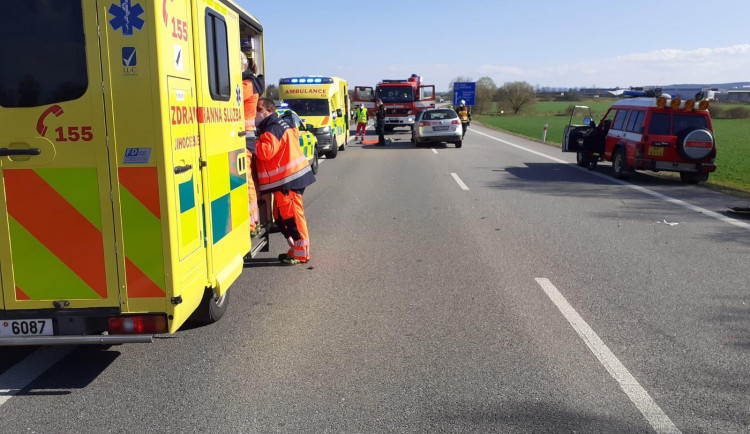 Vážná nehoda u Vodňan. Silnice je uzavřena, doprava je vedena po objízdné trase