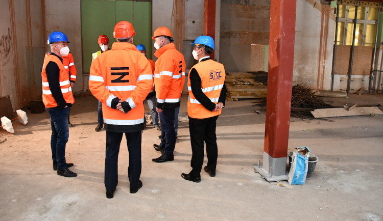 Tempo rekonstrukce budějckého nádraží se zrychlilo. Hotovo bude za dva roky.