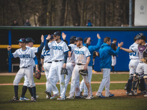 Baseballisté Sokola Hluboká si po páteční smolné prohře v prodloužení dvakrát poradili s extraligovým mistrem Draci Brno