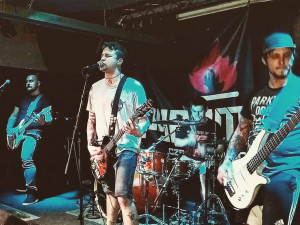 Texty mě nejčastěji napadají ve sprše, říká mladý muzikant Dominik Dědič