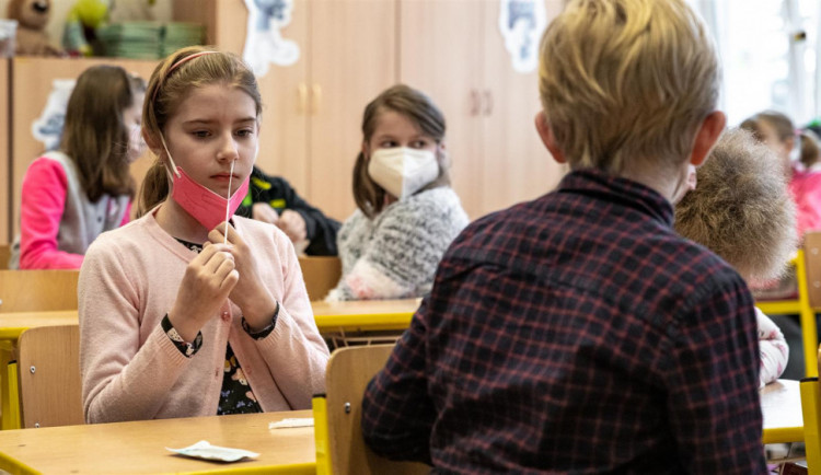 Hejtmani odmítají, aby si kraje a školy zajišťovaly testy pro školáky