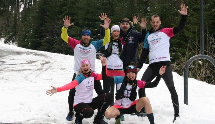 Ještědská běžecká partička zdolala první výzvu a podpořila Apolinářská nedonošeňátka