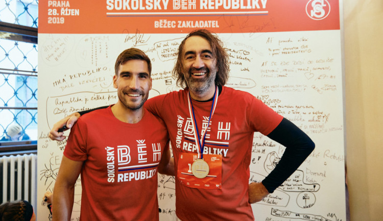 Oslavujte během. Sokolský běh republiky spouští registrace do desítek závodů. Vyberte si ten svůj