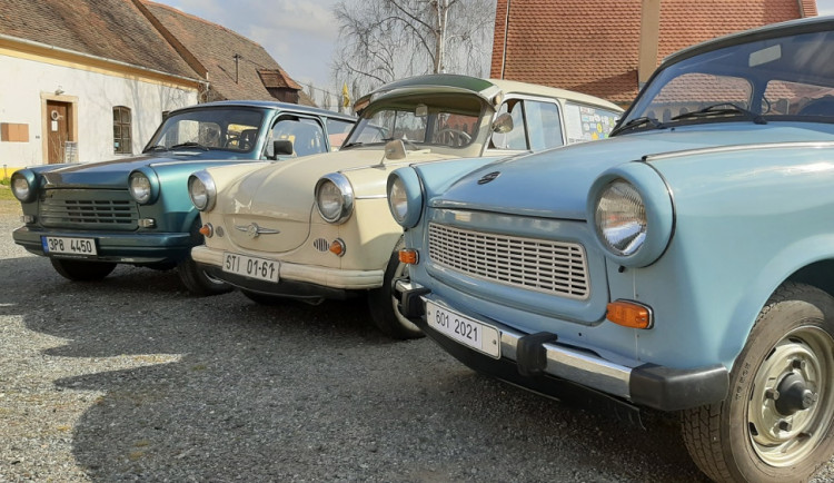 Výroba legendárního vozu skončila přesně před 30 lety, své fanoušky má Trabant dodnes.