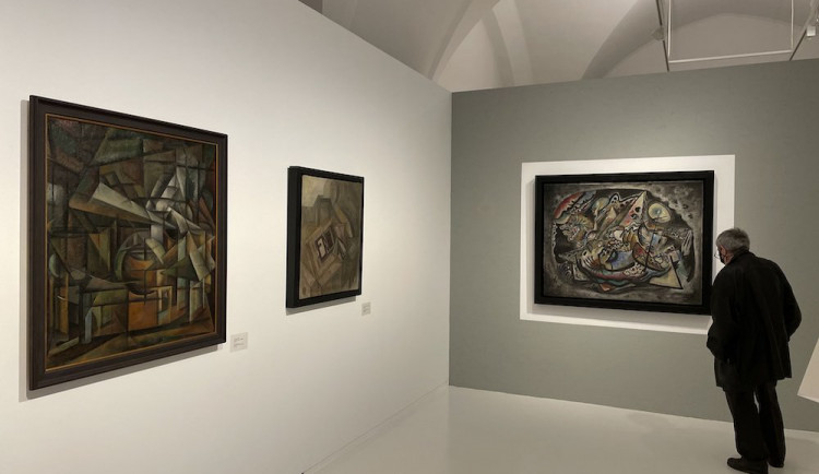 Výstava ruské avantgardy na Hluboké je připravena, galerie teď čeká na výjimku.