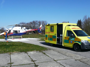 Letecká záchranka slaví výročí. Před třiceti lety byl zahájen provoz na letišti v Plané