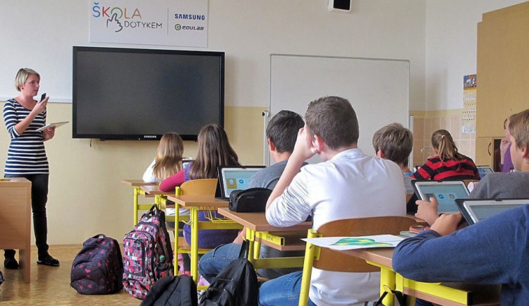 Budeme na učitele apelovat, aby začali pozvolna, říká před návratem dětí do lavic ředitel základky