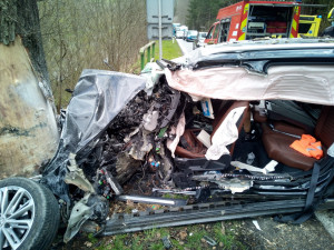 U Dolního Dvořiště havarovalo osobní auto. Nehodu nepřežil mladý muž