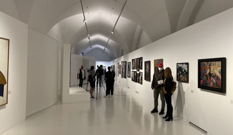 Alšova galerie dostala pro výstavu ruské avantgardy výjimku. Expozici může navštívit 25 osob za hodinu.