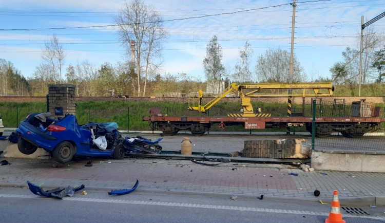 Další tragická nehoda na jihu Čech. Ve Veselí zahynul řidič po nárazu do sloupku