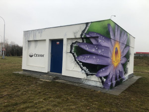 Vodohospodářský objekt posprejoval streetartový umělec. Malba ukazuje cestu vody